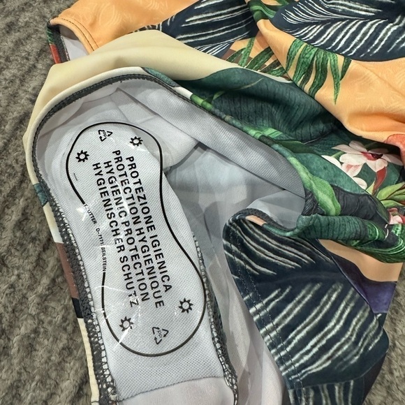 Women’s Floral Print one-piece, NWOT! - Picture 4 of 5